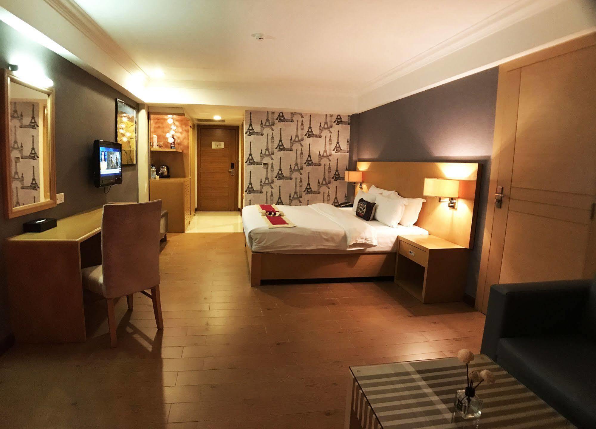 Discovery Hotel Phnom Penh Extérieur photo